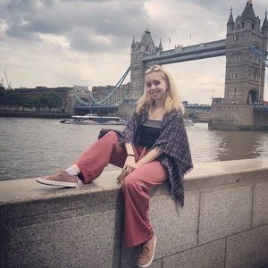 Meet your Posher, Dana